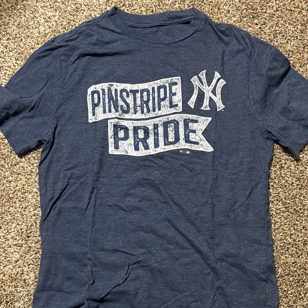 Fanatics Yankees Pinstripe Pride Tee